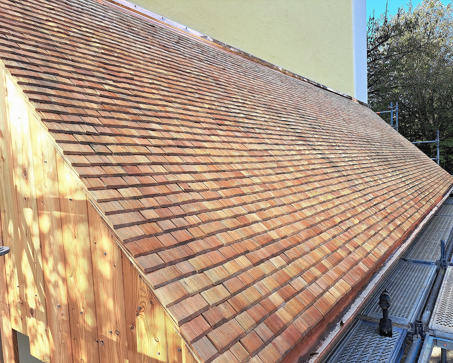 Eindeckung Vordach mit Holzschindeln